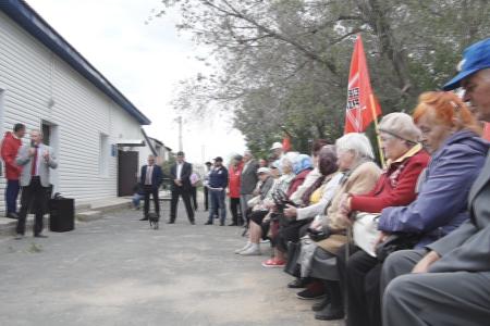 Оренбургские коммунисты провели акцию протеста в поселке Домбаровском
