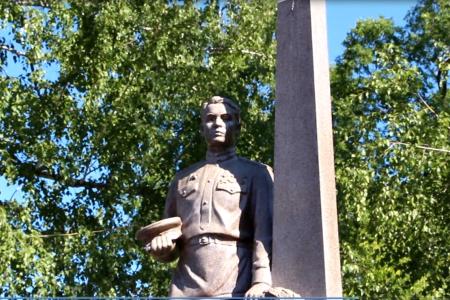 Саратовские коммунисты почтили память павших в боях за Родину