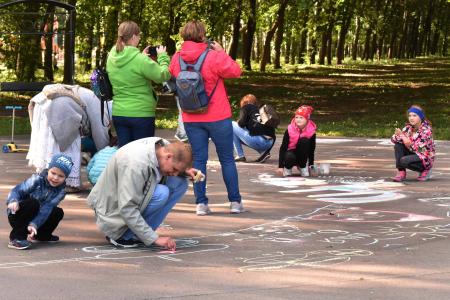 "Пусть всегда будет солнце!". Тульские коммунисты организовали праздник для детей