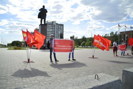 Волгоградская область. В Волжском прошла акция "Нет золотому бензину"