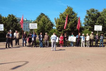 В Орле прошла акция протеста против антисоциальной политики