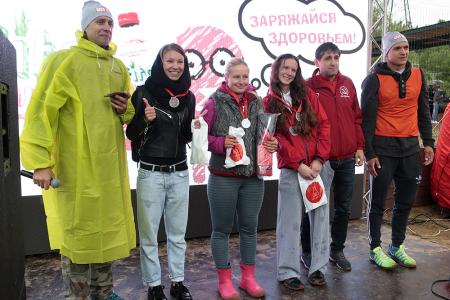 Спортклуб КПРФ провел соревнования по плаванию на открытой воде в городе Москве