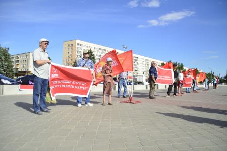 Волгоградская область. В Волжском прошла акция "Нет золотому бензину"