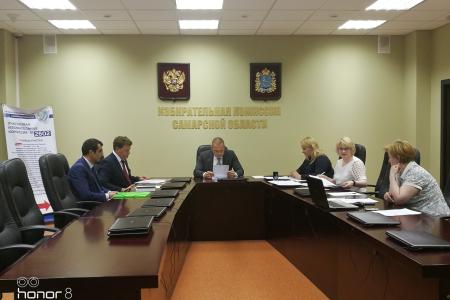 Кандидат в Губернаторы от КПРФ, первый секретарь Самарского обкома Алексей Лескин передал пакет документов в Избирком
