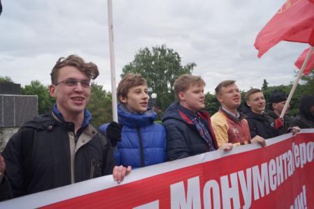 Пензенцы продолжают борьбу за стелу «Слава Героям»