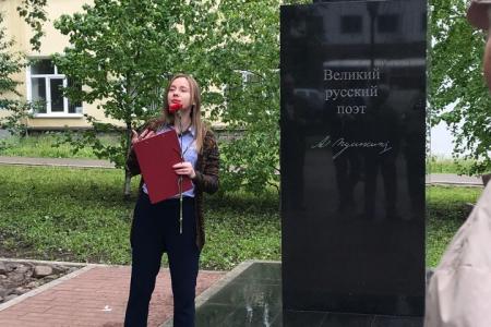 Башкирские коммунисты возложили цветы к памятнику А.С. Пушкину в Уфе