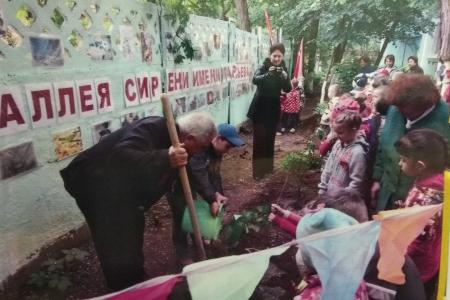 Волгоградская область. Коммунисты организовали патриотическую фотовыставку в городе Волжском