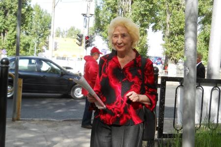  "Подорожал бензин - пересядем на танки!". Саратовские коммунисты проводят протестные пикеты 
