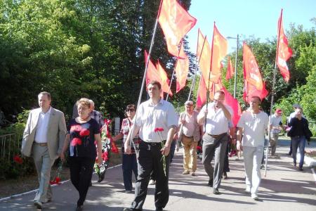 Саратовские коммунисты почтили память павших в боях за Родину