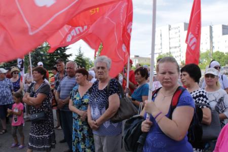 В Саяногорске Республики Хакасия прошел первый в регионе митинг против пенсионной реформы, организованный КПРФ