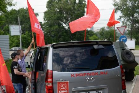 В Новосибирске стартовал автопробег КПРФ, посвященный 77-й годовщине начала Великой Отечественной войны