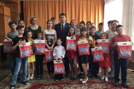 Тульская область. Олег Лебедев привез подарки в Дом ребенка