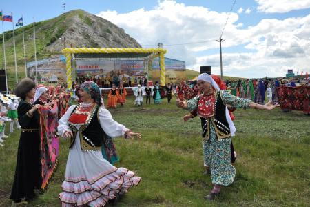 Сабантуй - народный праздник. Депутат-коммунист Госдумы А.А. Ющенко посетил сабантуй в Ишимбайском районе Башкортостана