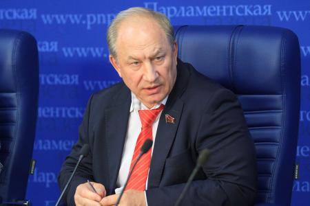 «Парламентская газета»: Проблему нелегалов в России решит только введение виз, считает Рашкин