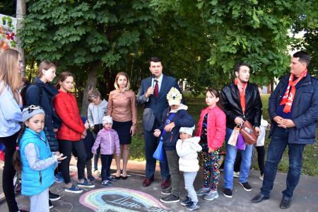 "Пусть всегда будет солнце!". Тульские коммунисты организовали праздник для детей