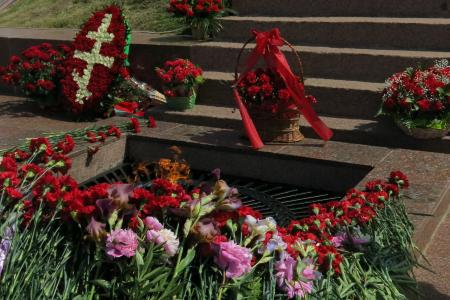 Чувашская республика. В день памяти и скорби коммунисты приняли участие в траурной церемонии