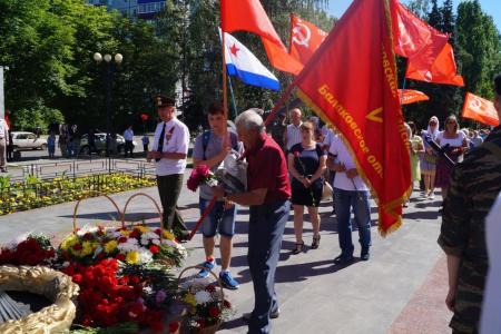 Саратовские коммунисты почтили память павших в боях за Родину