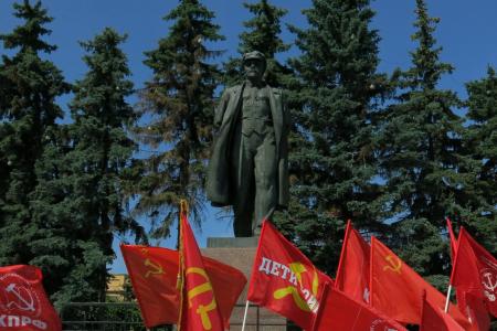 Коммунисты и их сторонники отметили 98-ю годовщину образования Чувашской автономии