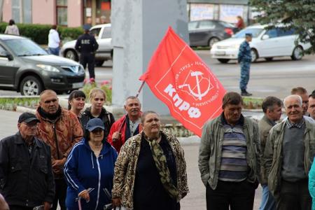 Новгородская область. Жители поселка Демянск пришли на митинг КПРФ за достойную жизнь
