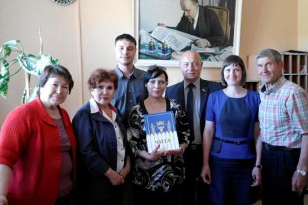 Коммунисты Читы встретились с очевидицей боевых действий на Донбассе, поэтессой, землячкой Алёной Забайкальской