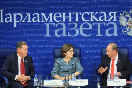 «Парламентская газета»: Проблему нелегалов в России решит только введение виз, считает Рашкин