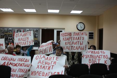 Рабочие Волгоградского завода буровой технике борются за свои права при поддержке КПРФ