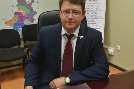 Кандидат в Губернаторы от КПРФ, первый секретарь Самарского обкома Алексей Лескин передал пакет документов в Избирком