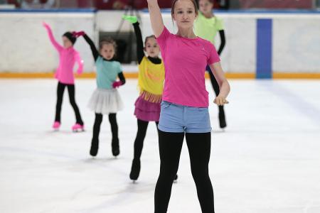Москва. Спортклуб КПРФ провел детский классификационный турнир по фигурному катанию
