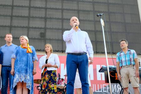 Почти 900 подписей собрали иркутяне на митинге против планов повысить энерготарифы для населения в пользу структур РУСАЛА 