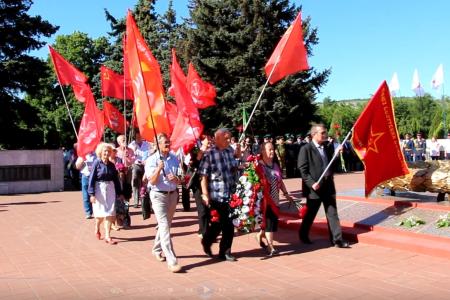 Саратовские коммунисты почтили память павших в боях за Родину