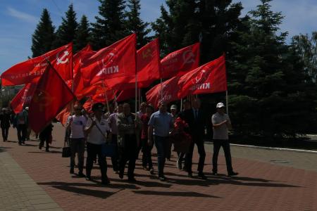 Чувашская республика. В день памяти и скорби коммунисты приняли участие в траурной церемонии