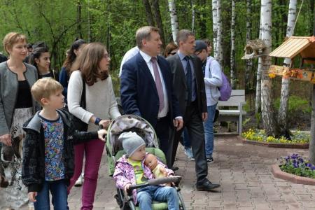 «Будь в голосе»: Мэр-коммунист Новосибирска Анатолий Локоть поздравил юных талантов