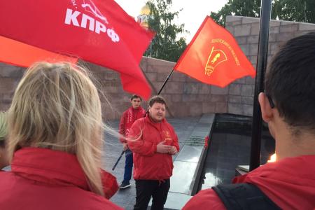 Самарские коммунисты возложили цветы к Вечному огню в память о погибших в Великой Отечественной войне