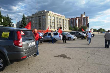 Саратовская область. Коммунисты города Балаково провели автопробег против высоких цен на бензин