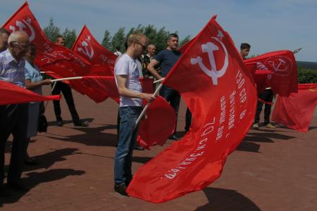 Чувашская республика. В день памяти и скорби коммунисты приняли участие в траурной церемонии
