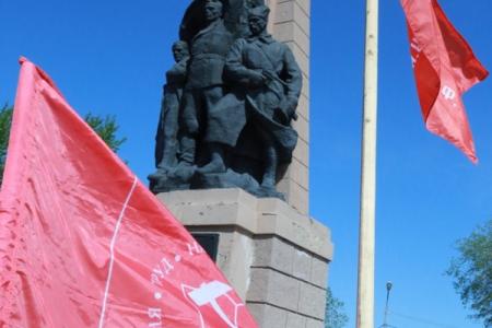 В поселке Марьяновка Омской области прошел митинг памяти, посвященный 100-летию начала Гражданской войны 