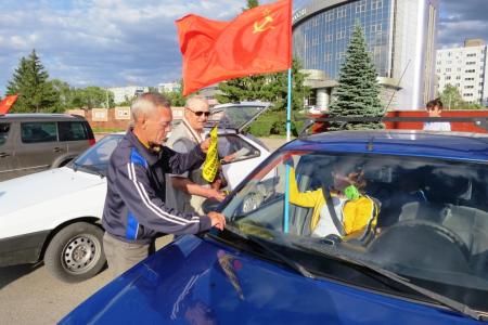 Саратовская область. Коммунисты города Балаково провели автопробег против высоких цен на бензин