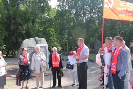Псковские коммунисты участвовали в памятных мероприятиях в День памяти и скорби