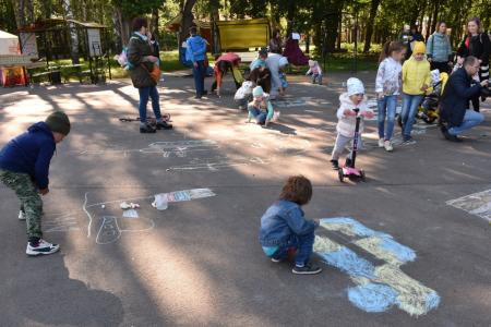 "Пусть всегда будет солнце!". Тульские коммунисты организовали праздник для детей