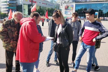 Коммунисты Рязани провели серию пикетов против роста цен на бензин