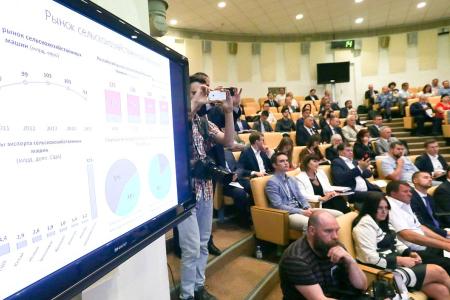 Коммунисты приняли участие в парламентских слушаниях в Госдуме по вопросам развития материально-технической базы АПК