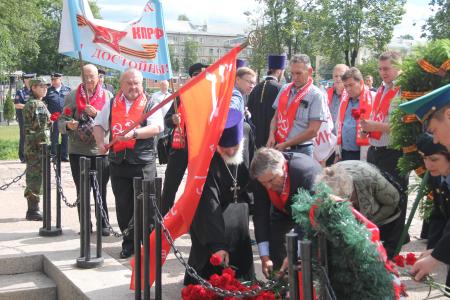 Псковские коммунисты участвовали в памятных мероприятиях в День памяти и скорби