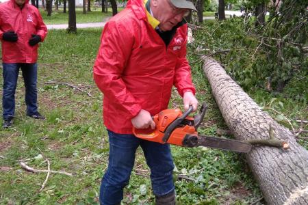 Нижегородские коммунисты приняли участие в ликвидации последствий урагана в Нижнем Новгороде