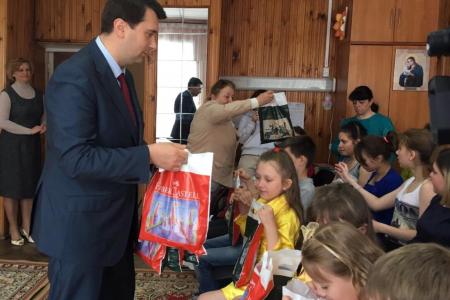 Тульская область. Олег Лебедев привез подарки в Дом ребенка