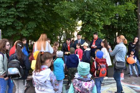 "Пусть всегда будет солнце!". Тульские коммунисты организовали праздник для детей