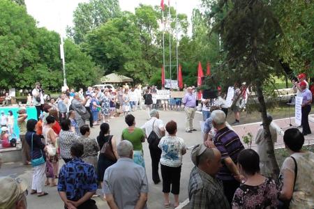 В Саратове прошёл митинг против повышения пенсионного возраста, роста цен и налогов