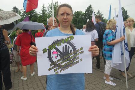 «Пенсионные удостоверения будем выдавать в морге»: в Новосибирске прошел пикет против повышения пенсионного возраста  