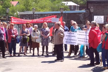 Камчатцы вышли на протестный митинг, организованный КПРФ