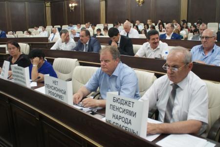 Единоросы в Народном Собрании Карачаево-Черкесской Республики проголосовали за повышение пенсионного возраста