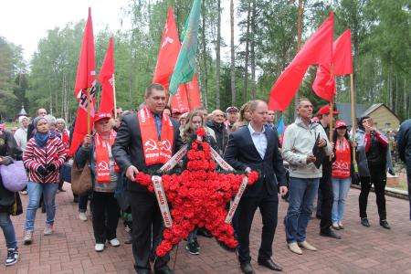 Псковская область: Коммунисты региона участвовали во встрече бывших партизан на Кургане Дружбы 